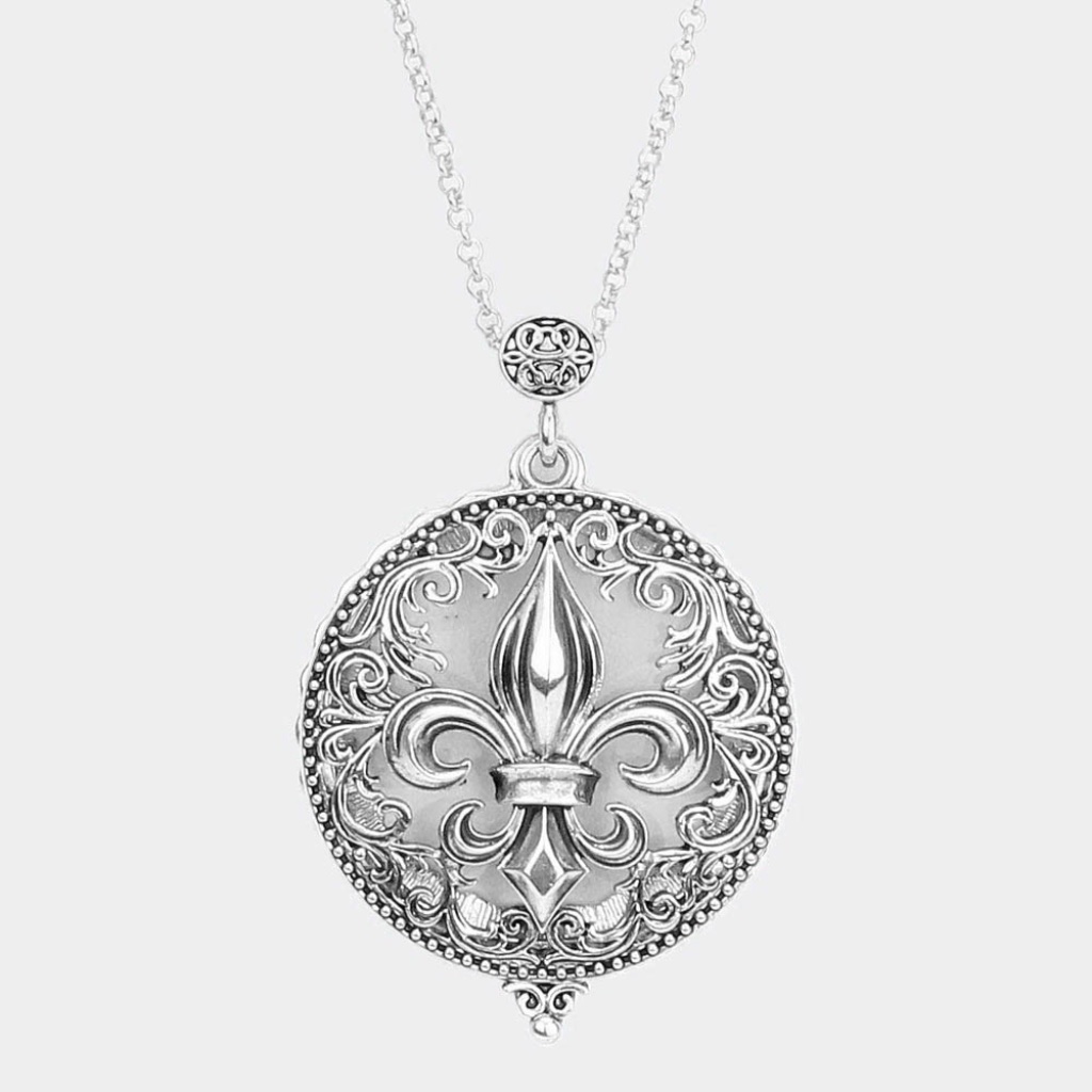 Elegant Fluer Magnifying 5x Glass Slide Open Necklace 30 Long 35$
